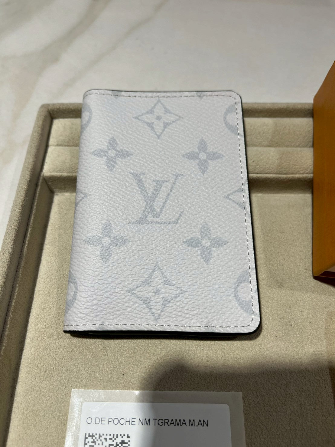 LV Pocket organizer Taiga White M30315